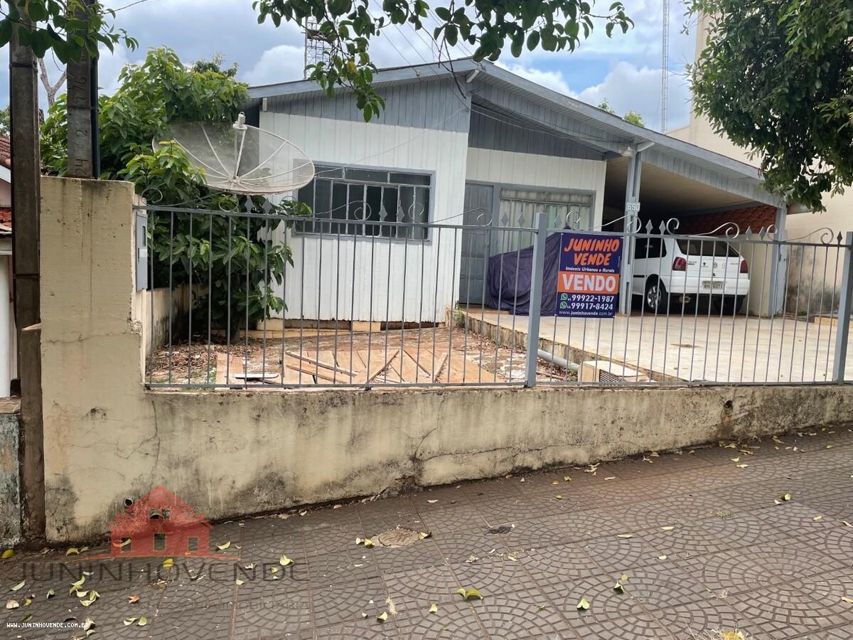 Casa para Venda, Barbosa Ferraz / PR, bairro Centro, 3 dormitórios, 1 ...